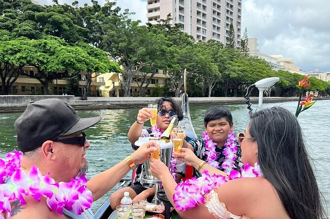 Valentine's Private Gondola Cruise in Waikiki with Drinks, Pastry - Choosing between a daytime or evening cruise