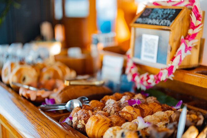 Vida Mia Morning Coffee Cruise - Breakfast with Kona coffee and pastries