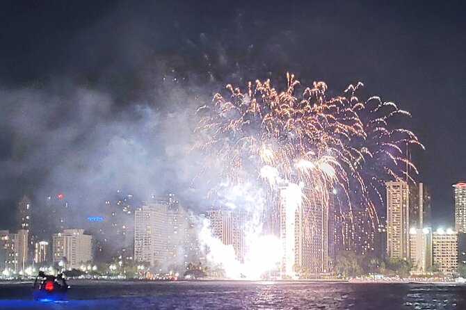 Waikiki Beach Catamaran Friday Night Fireworks Tour - Who will enjoy this most