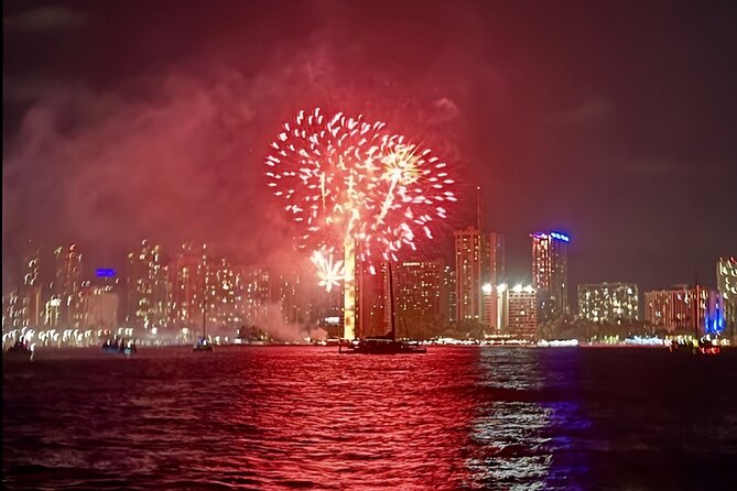 Waikiki Beach Catamaran Friday Night Fireworks Tour - Practical planning for Friday night