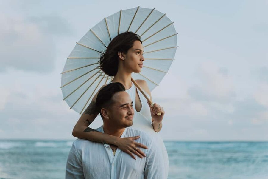 Waikiki : Beach Picnic with Professional Photography! - Traditional Dance, Fire, Guitar, and Lei Making