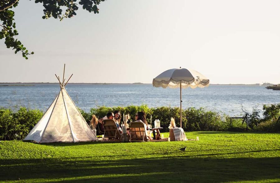 Waikiki : Beach Picnic with Professional Photography! - Who Will Enjoy This Most