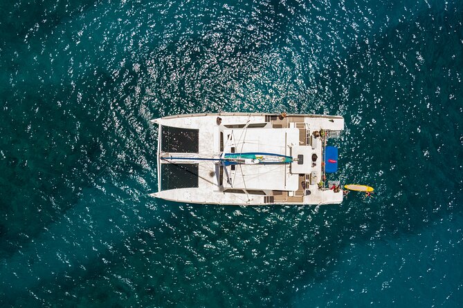 Waikiki Catamaran Snorkel Sail with Lunch: Turtles Guaranteed - Crew service and group comfort