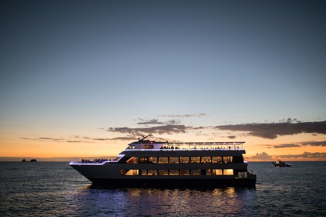 Waikiki Fireworks Cocktail Cruise - Cruising along the Honolulu coastline