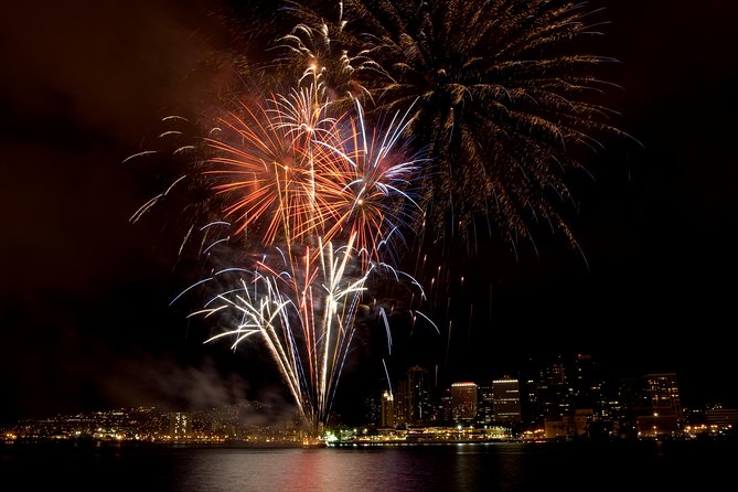 Waikiki Fireworks Dinner Cruise: Sail & Sparkle on Friday Nights - Key points to know before Friday night