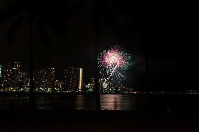 Waikiki Fireworks Dinner Cruise: Sail & Sparkle on Friday Nights - A light bento meal, not a formal dinner