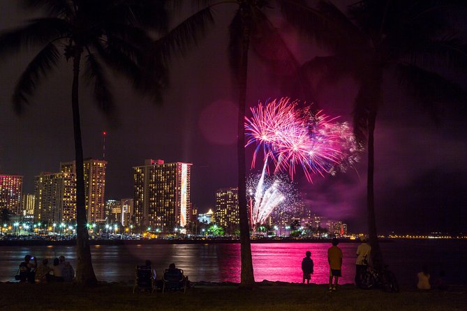 Waikiki Fireworks Dinner Cruise: Sail & Sparkle on Friday Nights - Waikiki fireworks from the water