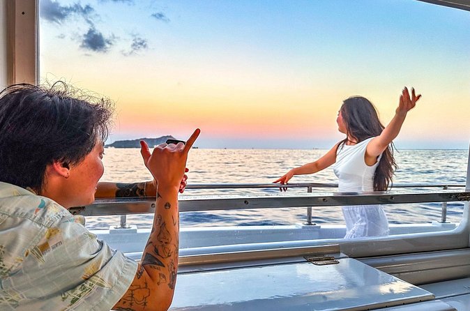 Waikiki Friday Fireworks Boat Cruise from Oahu - The underwater viewing room and onboard comforts