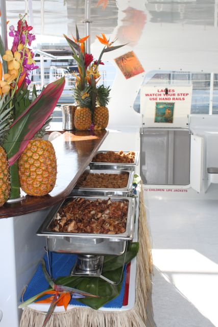 Waikiki Friday Night Fireworks Sail - Key points to know before you book