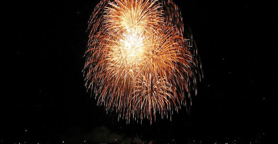 Waikiki Friday Night Fireworks Sail - A sunset sail past Diamond Head and Waikīkī