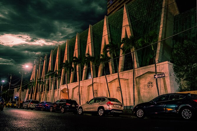 Waikiki Ghost Tour: Torches & Terrors - What the guides add to the experience