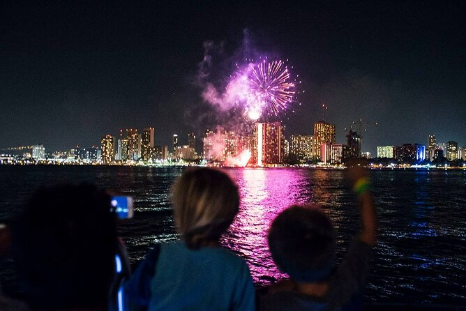 Waikiki Glass Bottom Boat Fireworks Tour - Why watch Waikiki fireworks from the water?