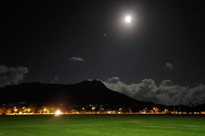 Waikiki Night Marchers Ghost Tour - Meeting Lopaka Kapanui at Kapiʻolani Park