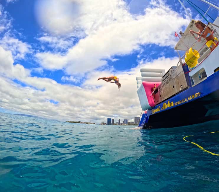 Waikiki: Snorkeling & Ocean Playground Experience - The short ride out to the swimming area