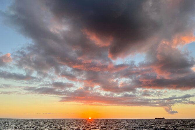 Waikiki Sunset Boat Cruise - The first stretch along Waikiki