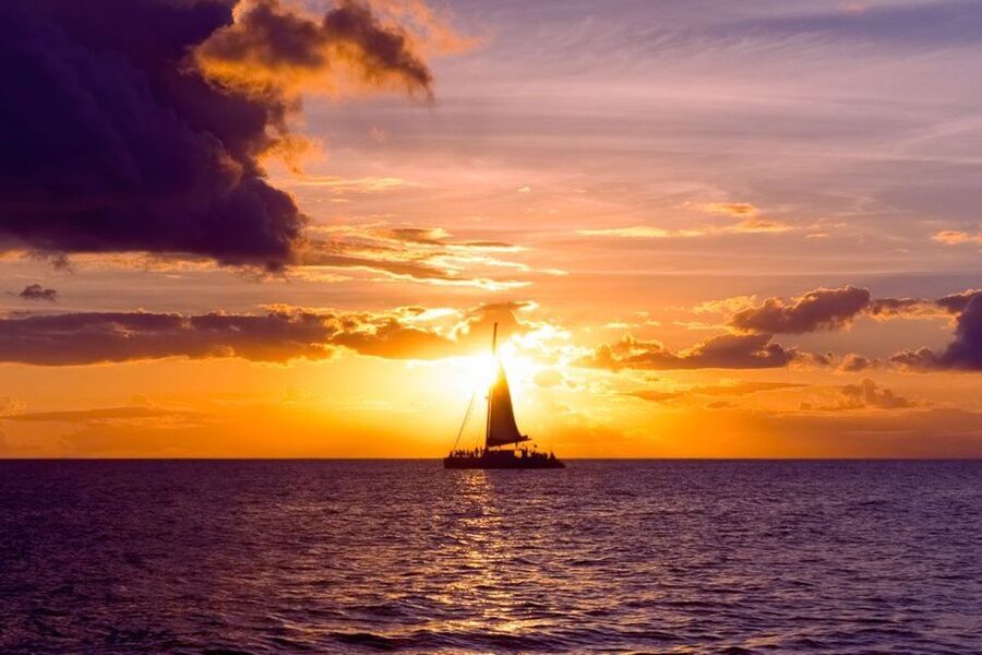 Waikiki Sunset Cocktail Cruise with Drinks and Appetizers - Sailing south with Diamond Head ahead