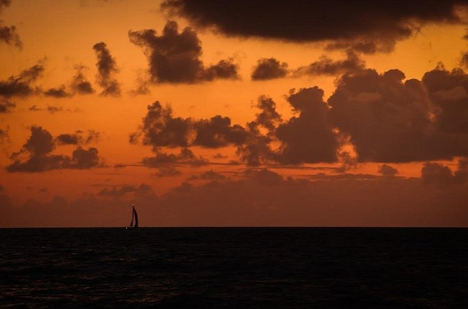 Waikiki Sunset Cruise from Oahu - Motion, noise, and the best place to sit