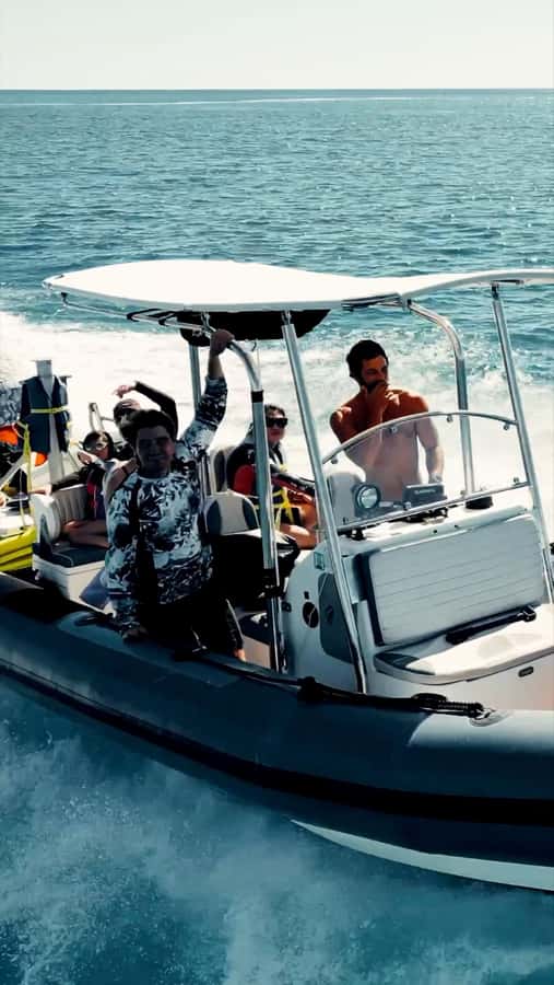 Waikiki: Turtle Canyon Snorkel Tour with Small Group - Reaching Turtle Canyon by Zodiac