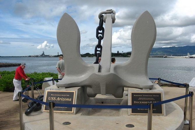 WWII Pearl Harbor Heroes Deluxe Tour - Pearl Harbor National Memorial and the Visitor Center